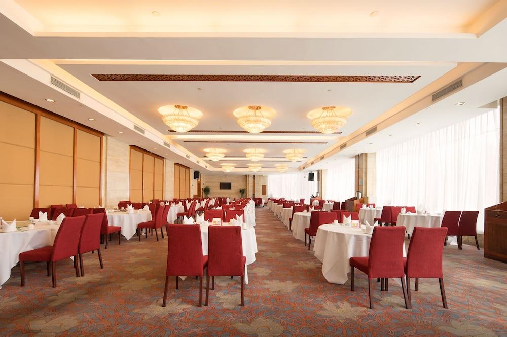 Ramada By Wyndham Pearl Guangzhou-Canton Fair Free Shuttle Bus Exterior photo