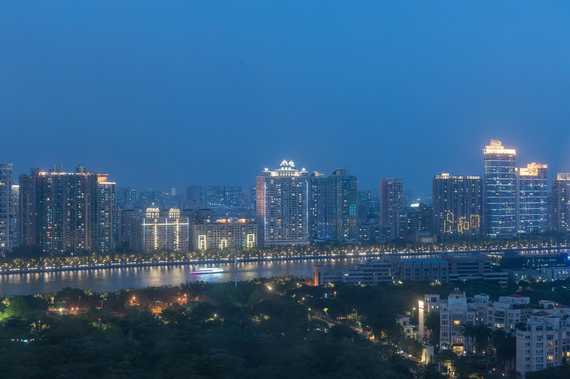 Ramada By Wyndham Pearl Guangzhou-Canton Fair Free Shuttle Bus Exterior photo