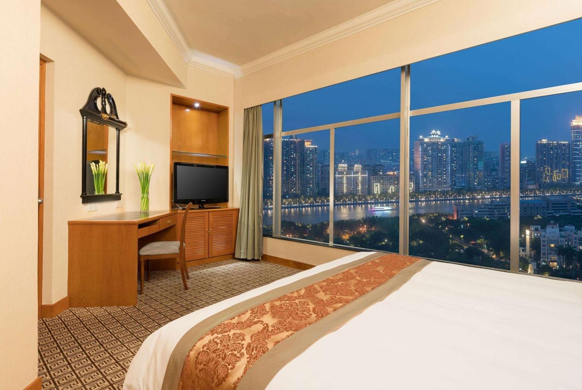 Ramada By Wyndham Pearl Guangzhou-Canton Fair Free Shuttle Bus Exterior photo