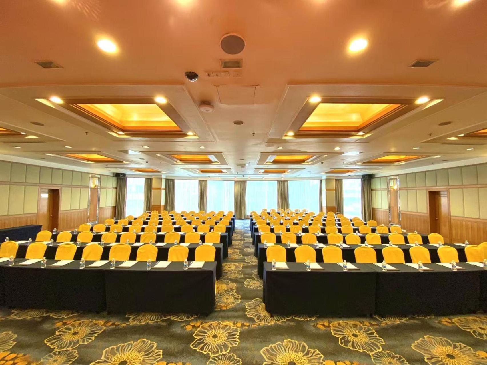 Ramada By Wyndham Pearl Guangzhou-Canton Fair Free Shuttle Bus Exterior photo